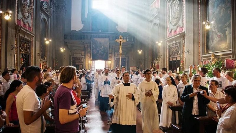 mass entrane procession