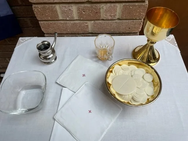 Chalice communion and wine without handgel