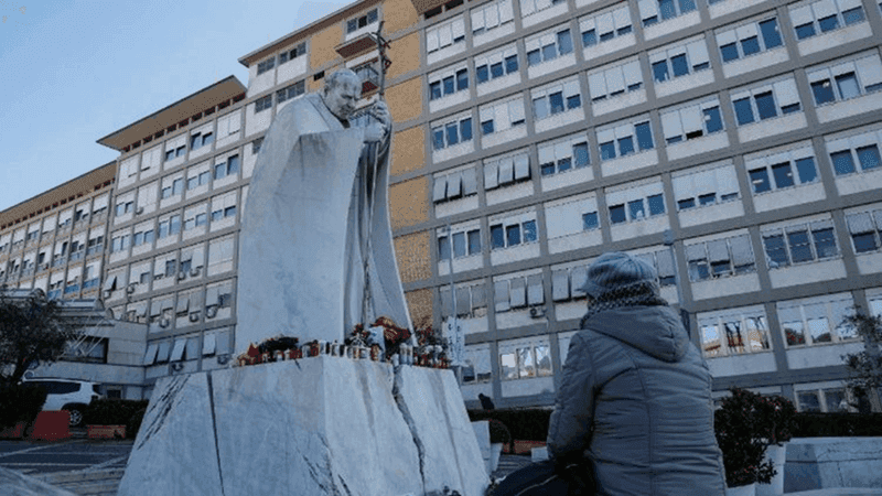 st jp ii statue and gemelli hospital